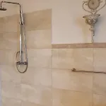 A La Maison Nah