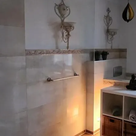A La Maison Nah *